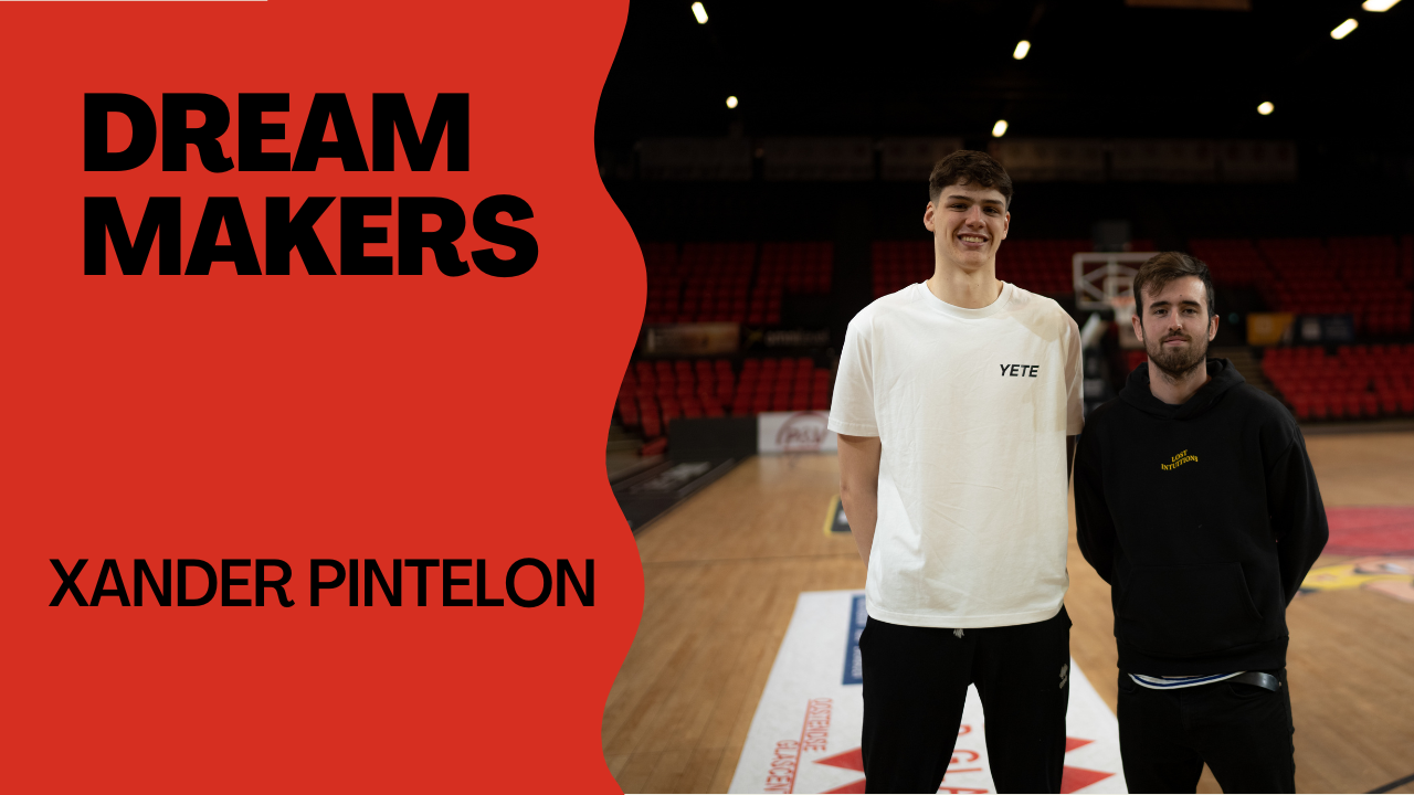 Video laden: Deze serie is gericht op mensen die hun dromen najagen. In de eerste aflevering maken we kennis met Xander Pintelon, een getalenteerde 20-jarige basketballer bij een van de grootste teams van het land.